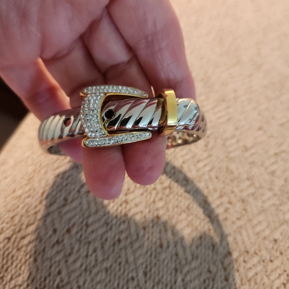 RHINESTONE EMBELISHED TWO TONE BUCKLE BRACLET - Picture 4 of 6